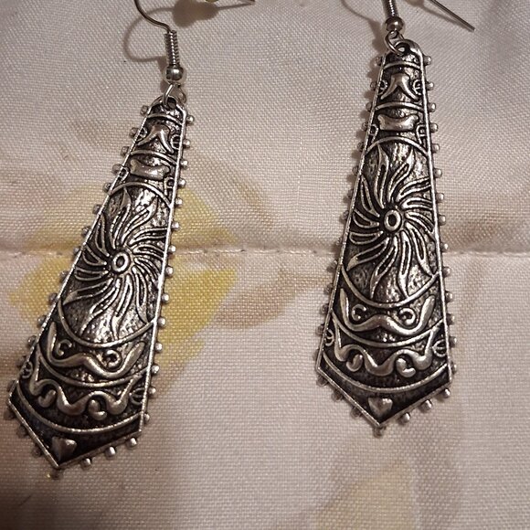 VINTAGE EARRINGS - Picture 1 of 1